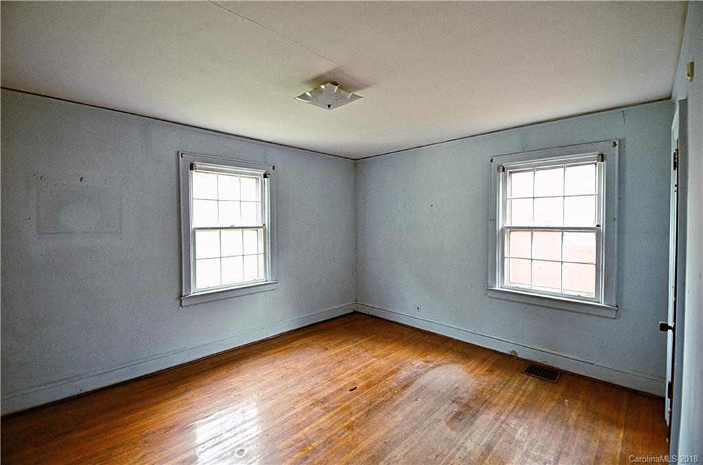 1317 Effingham Road Charlotte, NC 28208 - Photo 8 of 14 Gallery Image 8