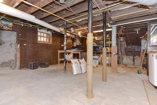 a view of walk in closet