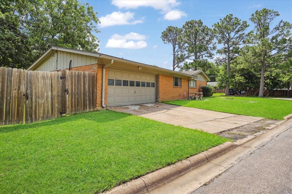 429 West Lamberth Road Sherman, TX 75092 - Photo 4 of 26