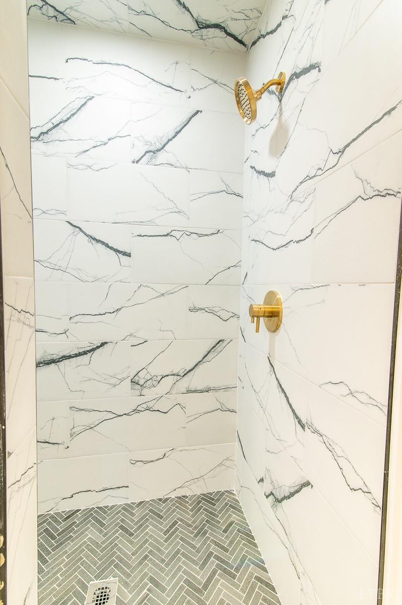 219 Izaak Walton Road Amherst, VA 24521 - Photo 26 of 32 a bathroom with a bathtub