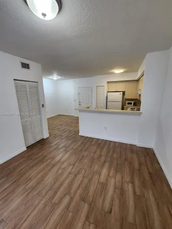 $2,000 | 11060 Southwest 196th Street, Unit 213, Cutler Bay, FL 33157