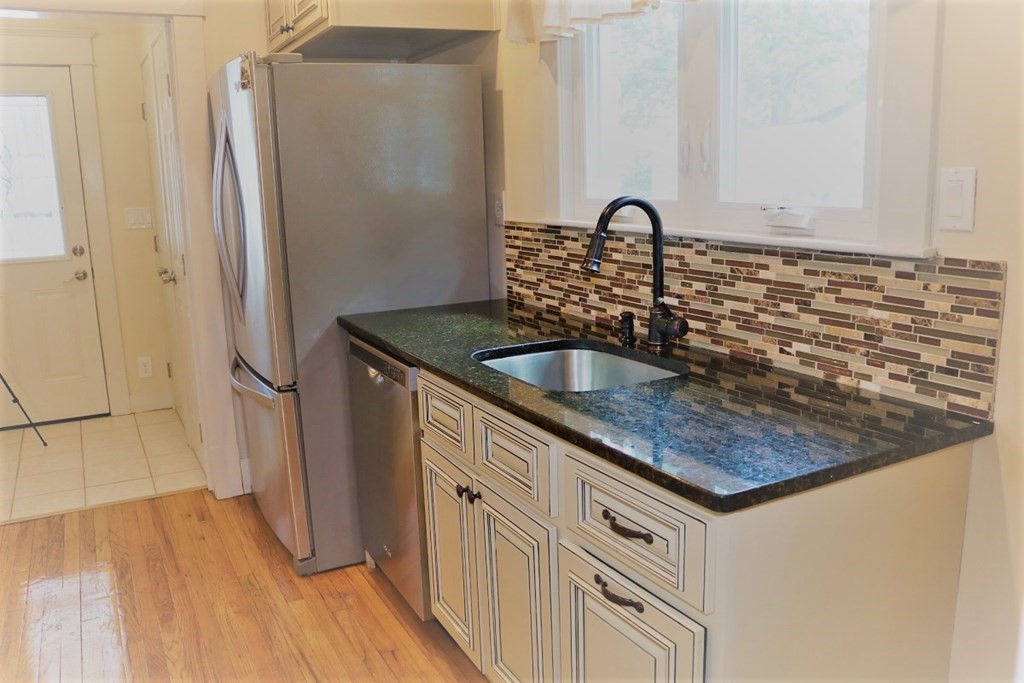 33 Sherbrooke Street Springfield, MA 01104 - Photo 5 of 21 Gallery Image 5