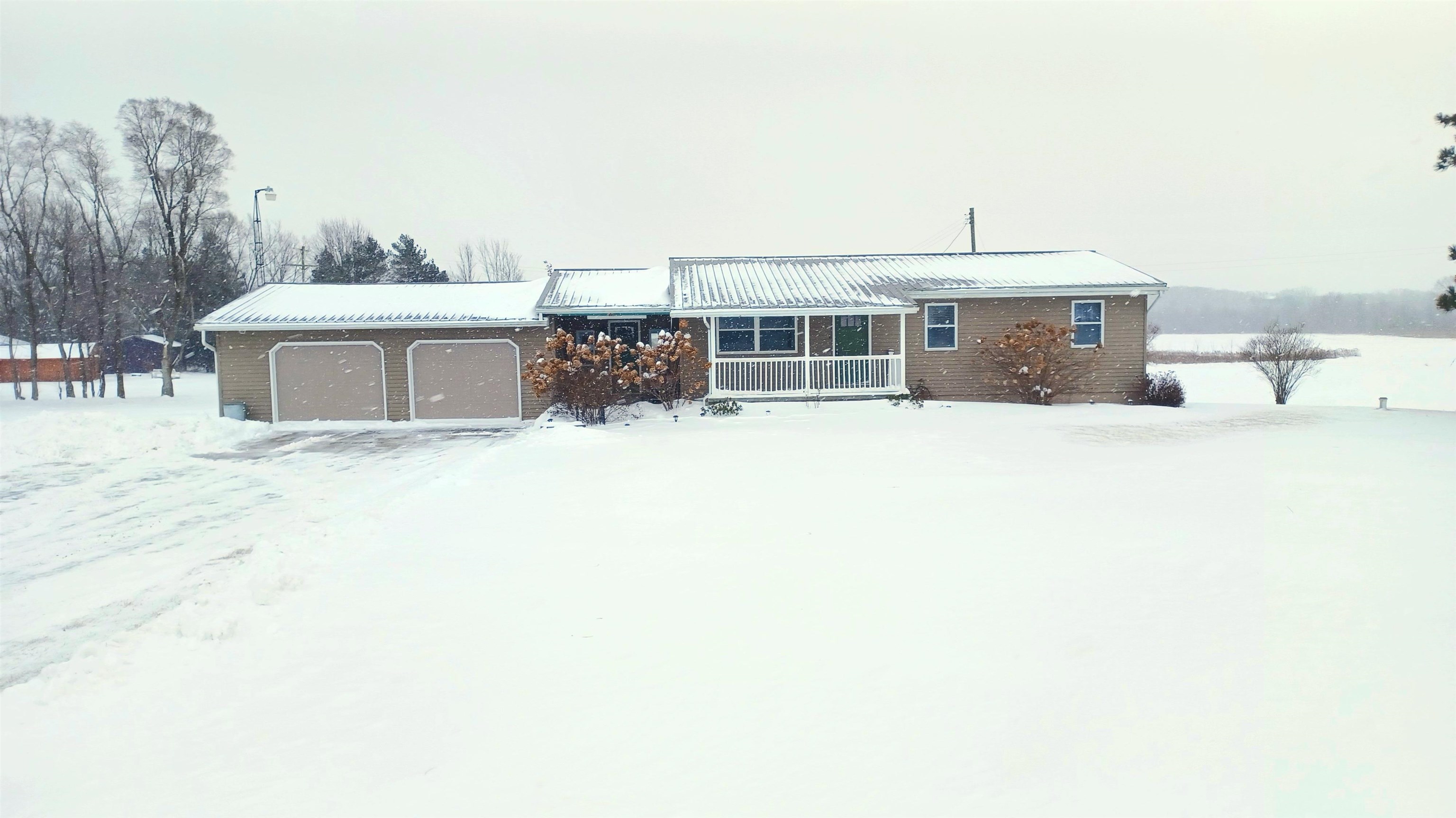 3940 Grand River Road Bancroft, MI 48414 - Photo 1 of 28
