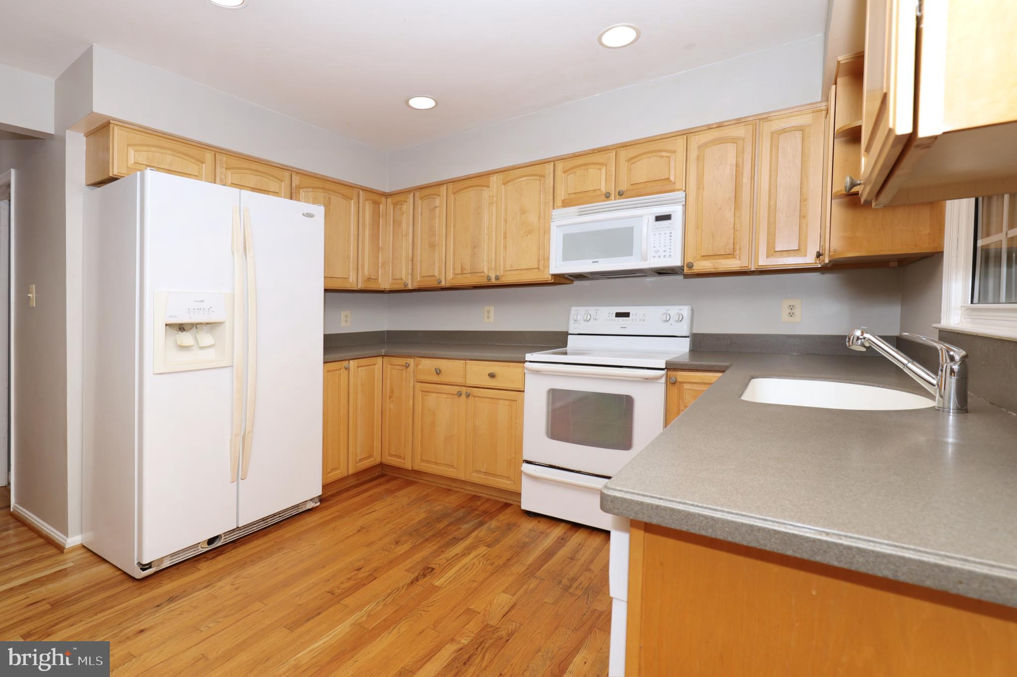 9925 Natick Road Burke, VA 22015 - Photo 11 of 66 Kitchen