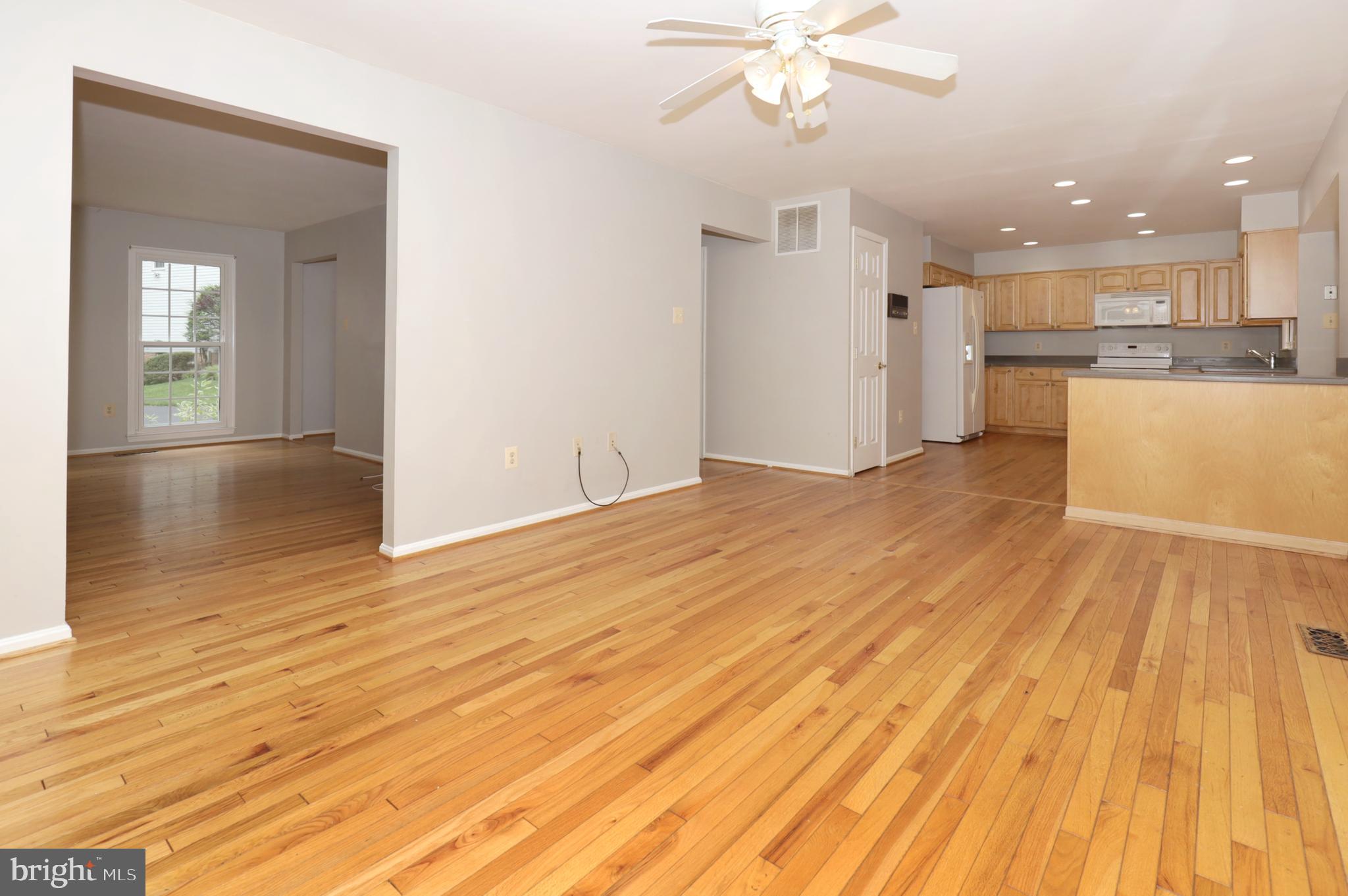 9925 Natick Road Burke, VA 22015 - Photo 16 of 66 Eat in Kitchen