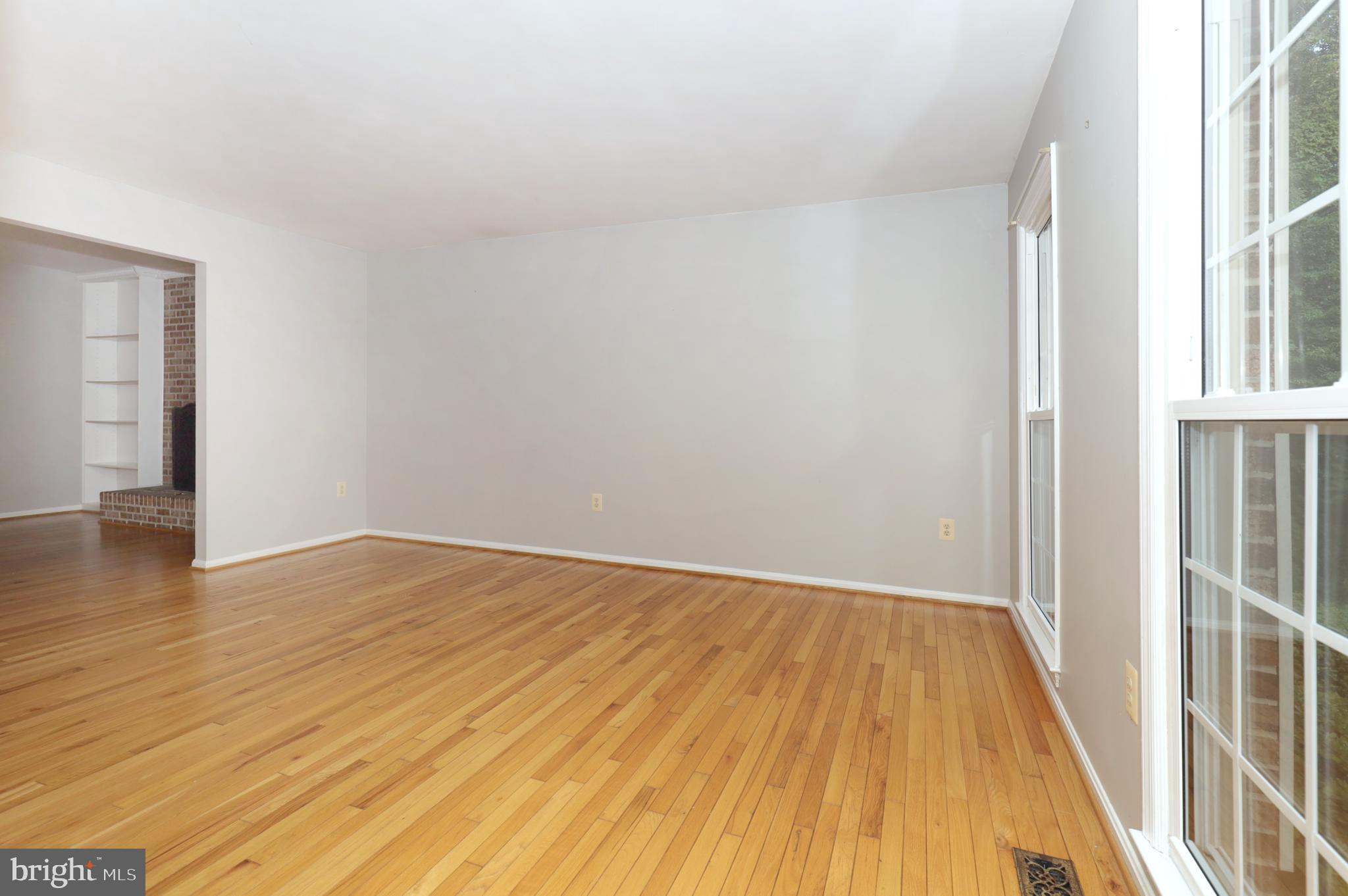 9925 Natick Road Burke, VA 22015 - Photo 17 of 66 Living Room