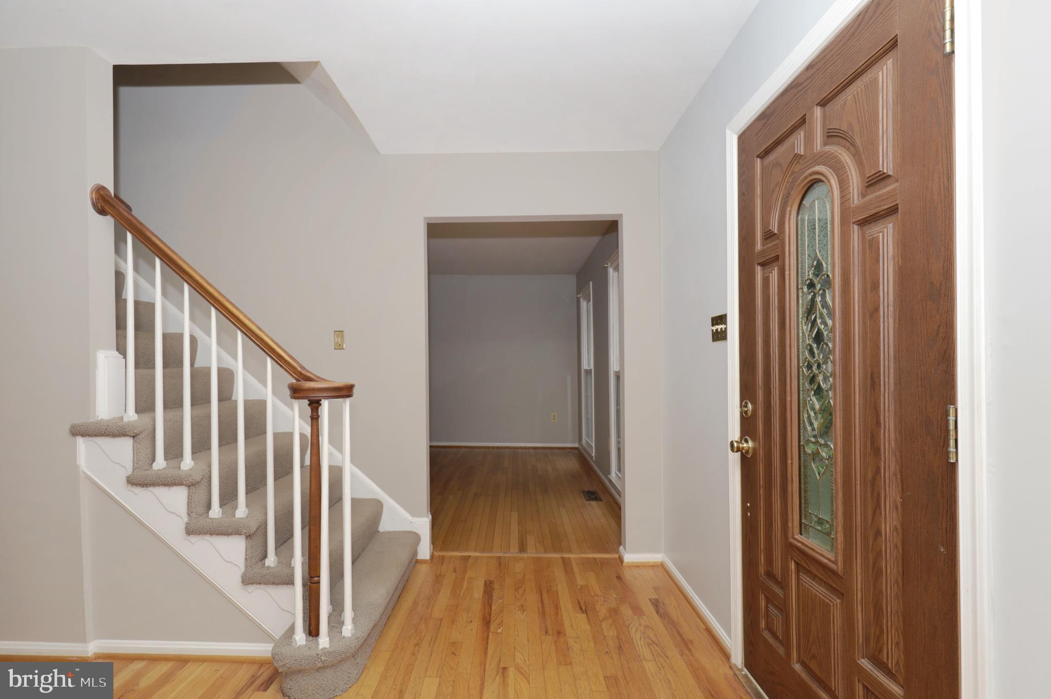 9925 Natick Road Burke, VA 22015 - Photo 5 of 66 Foyer