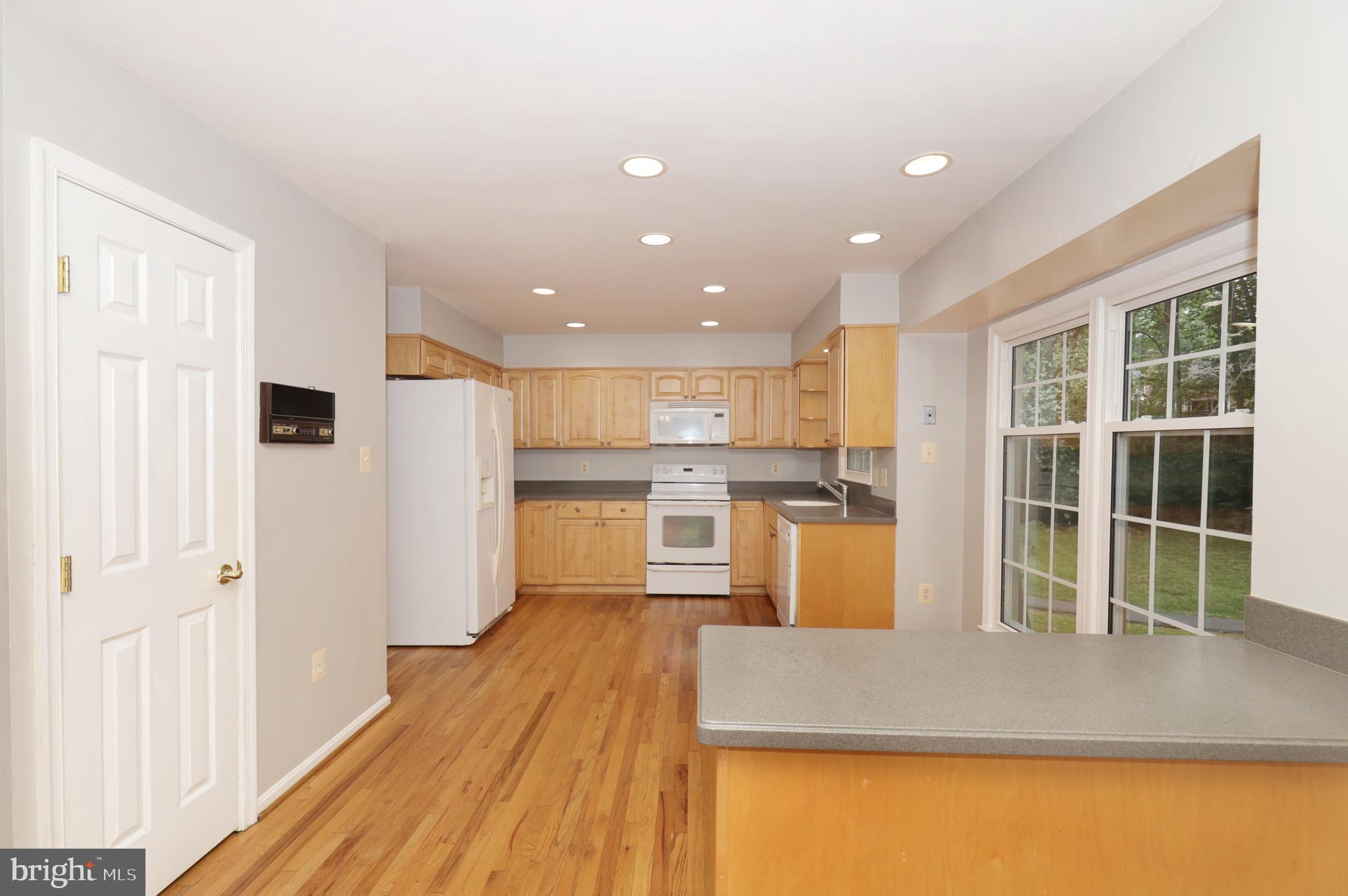 9925 Natick Road Burke, VA 22015 - Photo 9 of 66 Eat in Kitchen