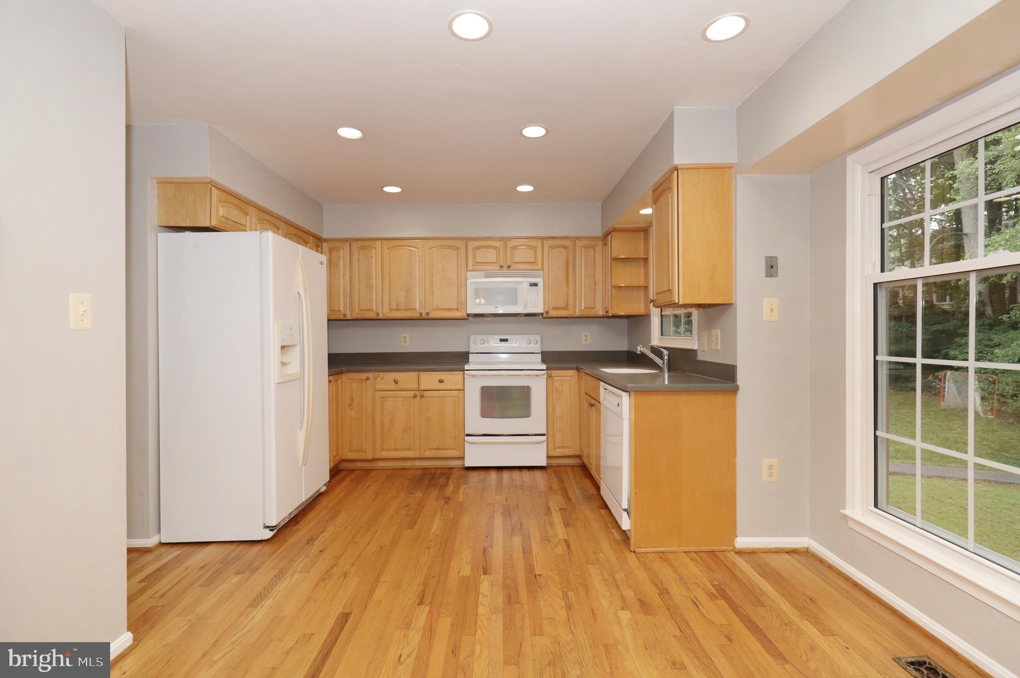 9925 Natick Road Burke, VA 22015 - Photo 10 of 66 Kitchen