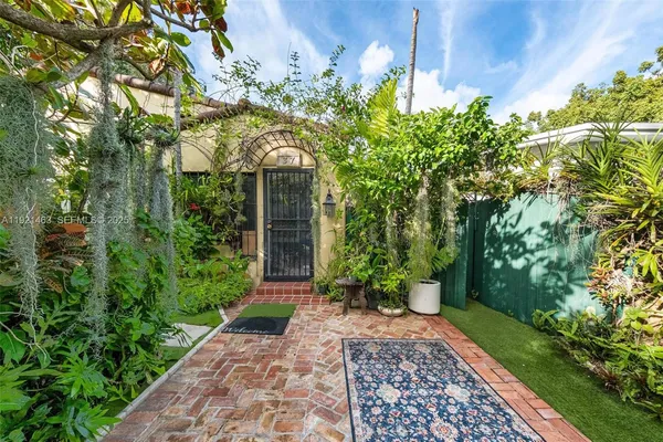 $1,270,000 | 37 Northeast 44th Street, Miami, FL 33137