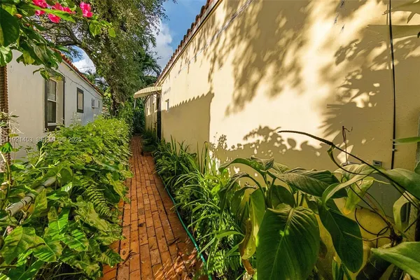 $1,270,000 | 37 Northeast 44th Street, Miami, FL 33137