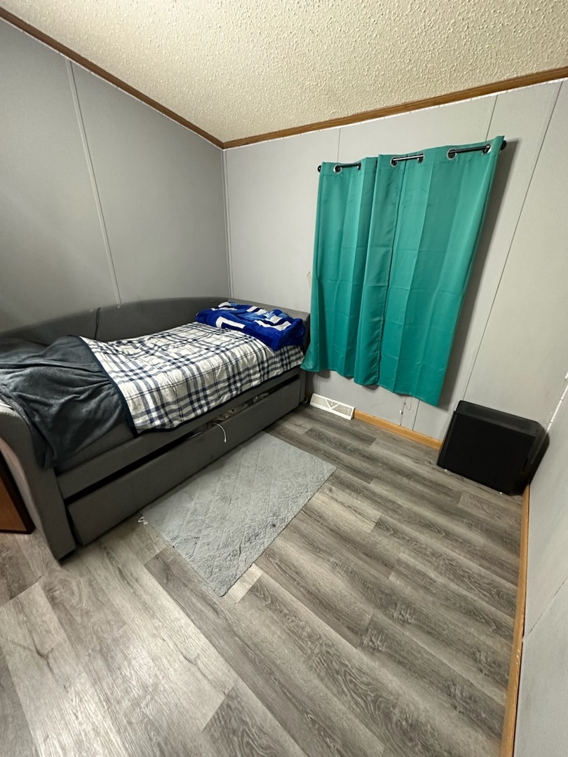 8800 South Harlem Avenue, Unit 809 Bridgeview, IL 60455 - Photo 10 of 14 a bedroom with a bed and a microwave