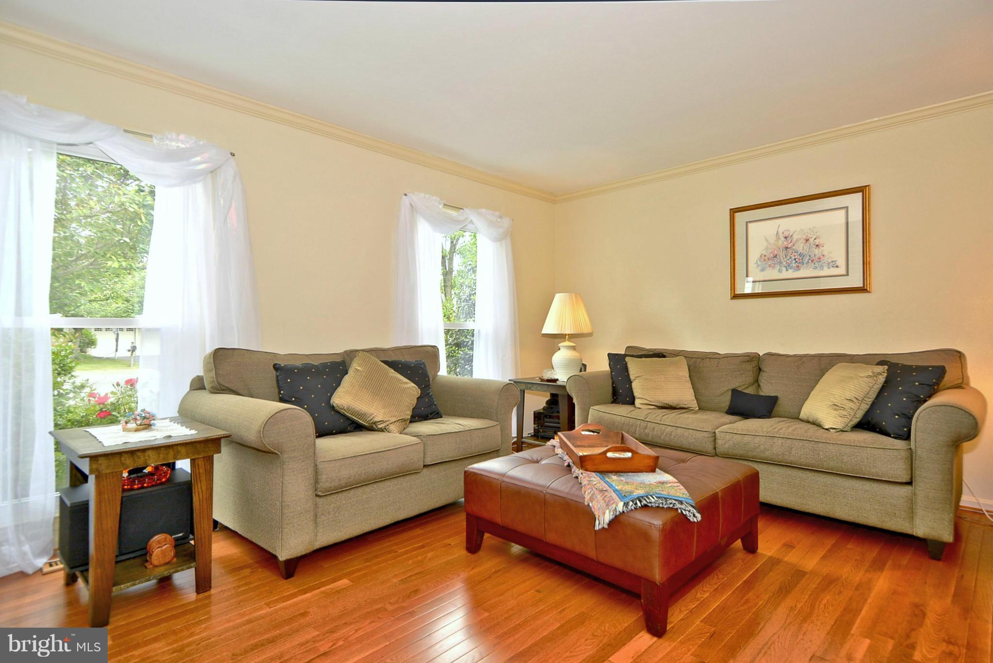 8012 Rocky Run Road Gainesville, VA 20155 - Photo 3 of 30 Living Room