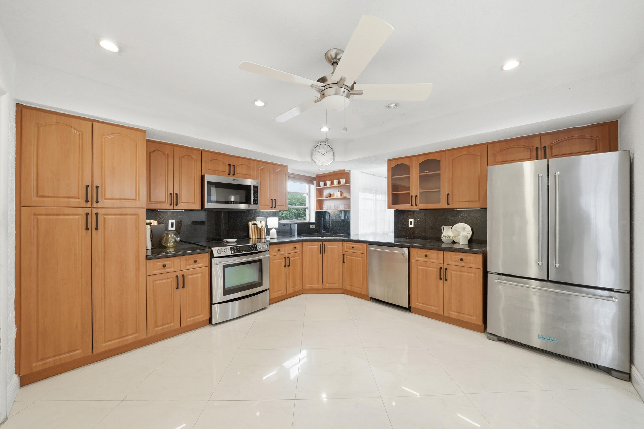5501 Monroe Street Hollywood, FL 33021 - Photo 22 of 31 084