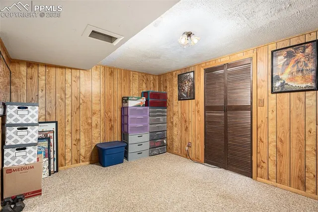 a view of a livingroom with furniture