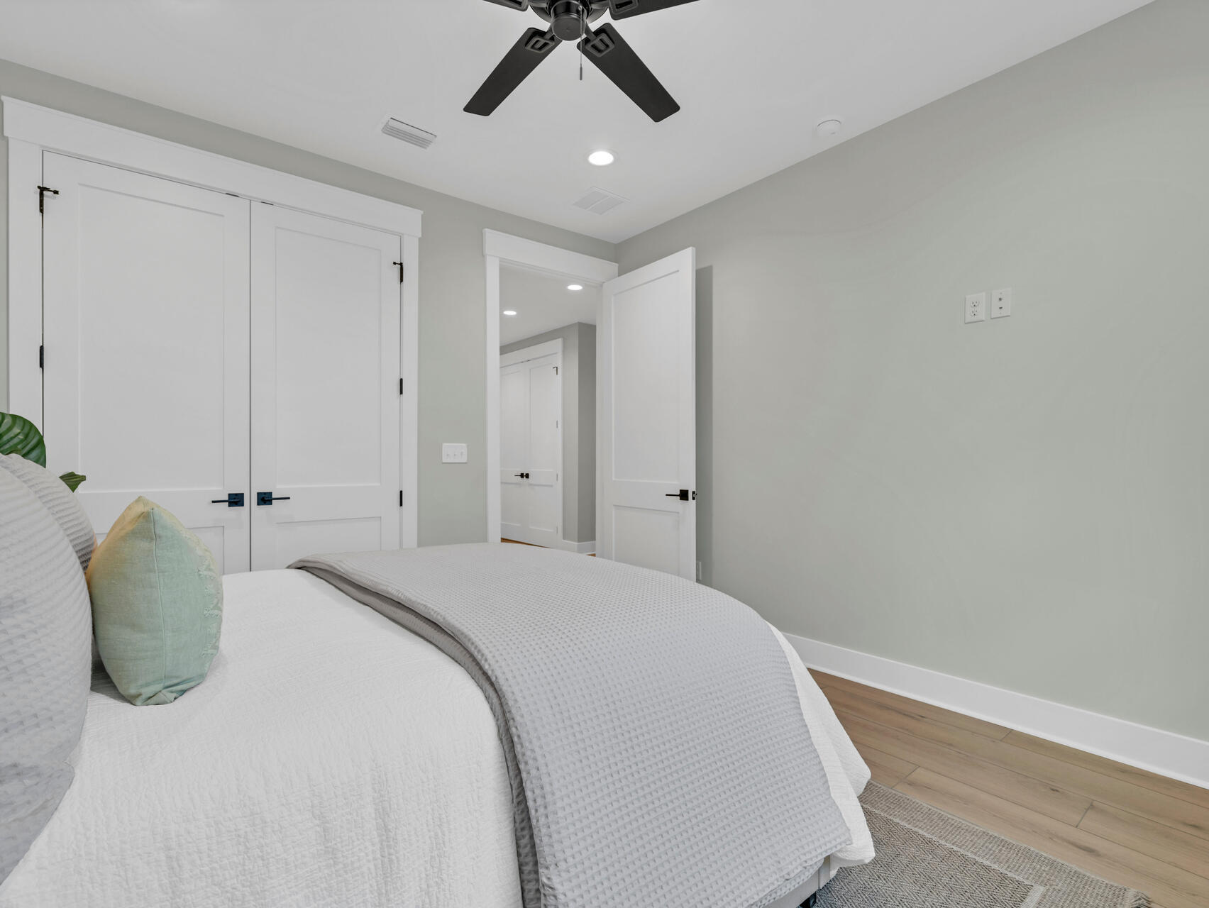 140 Sibert Avenue, Unit 7 Destin, FL 32541 - Photo 19 of 38 a spacious bedroom with a bed and a table