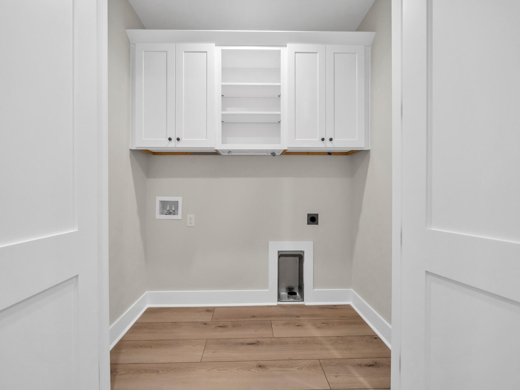 140 Sibert Avenue, Unit 7 Destin, FL 32541 - Photo 24 of 38 a view of an empty room with a fireplace