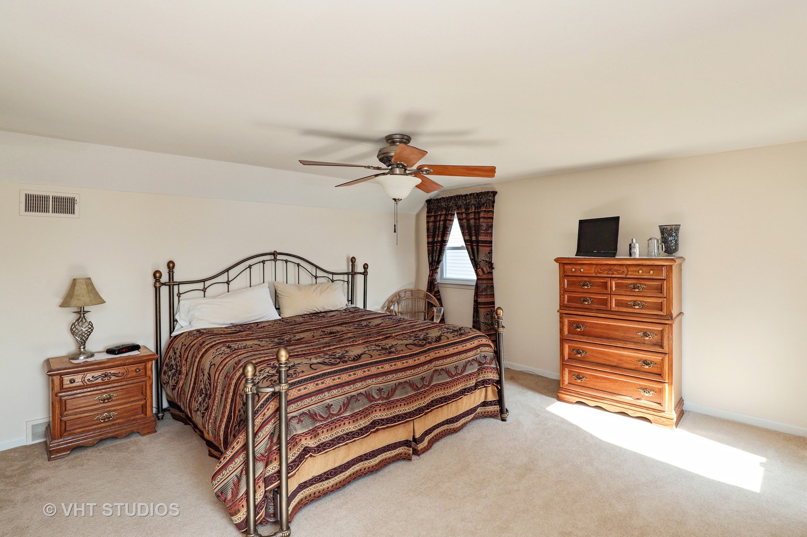 404 Beck Road Lindenhurst, IL 60046 - Photo 6 of 15 a bedroom with bed and a dresser