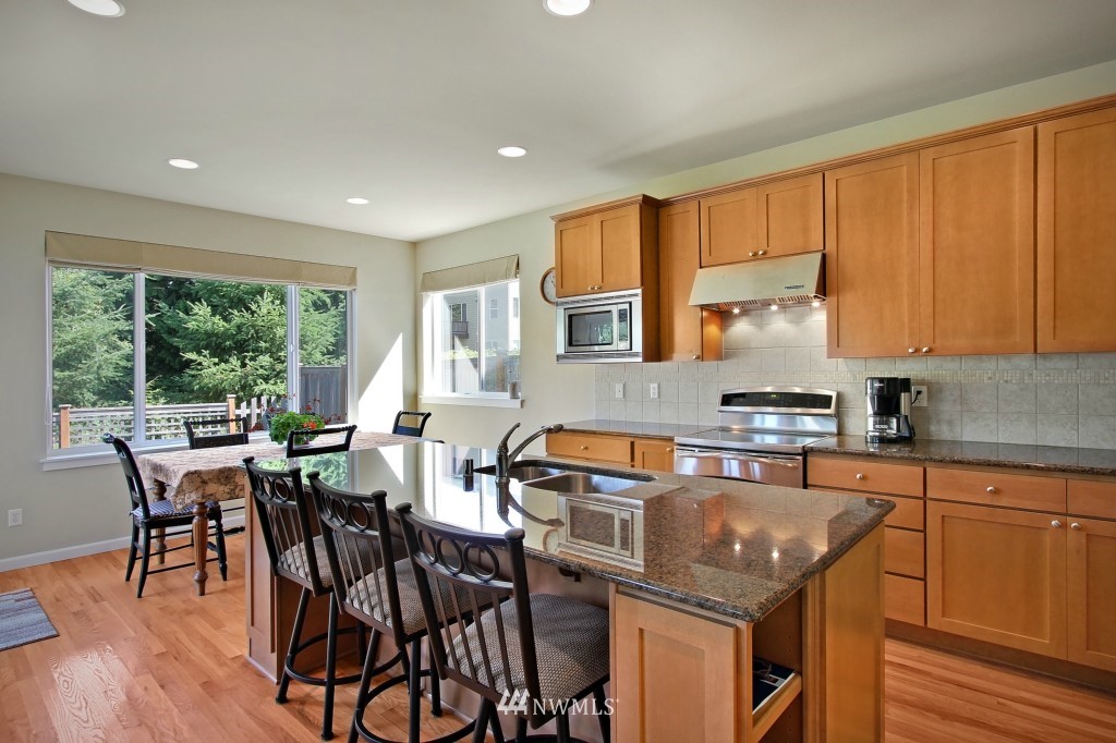 672 Lyons Avenue Northeast Renton, WA 98059 - Photo 3 of 15 Gallery Image 3