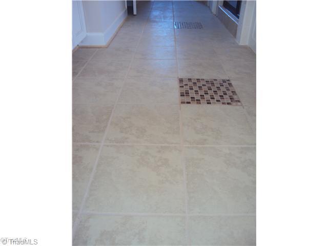 5059 Peppertree Road Clemmons, NC 27012 - Photo 7 of 16 Kitchen. Tile work in the kitchen is custom and stylish.