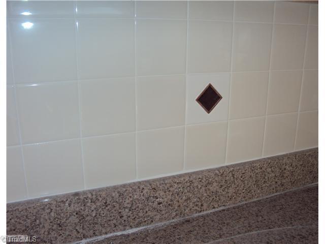5059 Peppertree Road Clemmons, NC 27012 - Photo 8 of 16 Kitchen. Tile and Granite in the Kitchen!