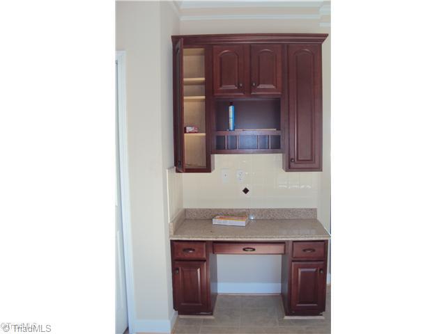 5059 Peppertree Road Clemmons, NC 27012 - Photo 9 of 16 Kitchen. Built in Desk in the Kitchen!