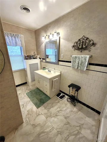 $95,000 | 2410 Delmar Avenue, Granite City, IL 62040