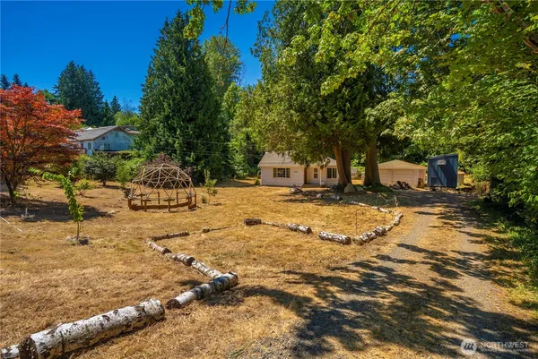 a view of a backyard of the house