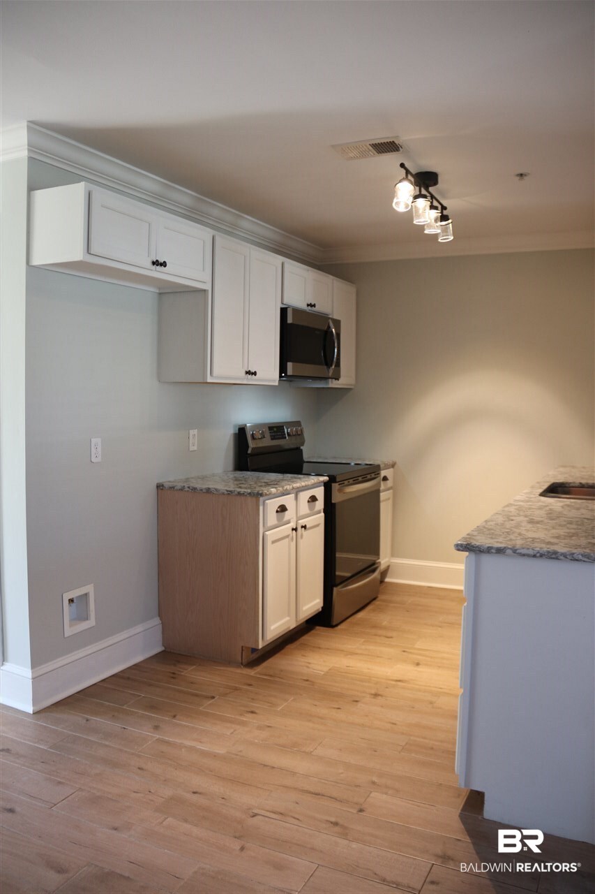 1517 Regency Road, Unit 122 Gulf Shores, AL 36542 - Photo 10 of 37 Kitchen