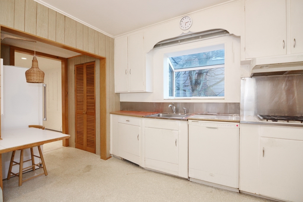 21 Butler Avenue Lexington, MA 02421 - Photo 3 of 24