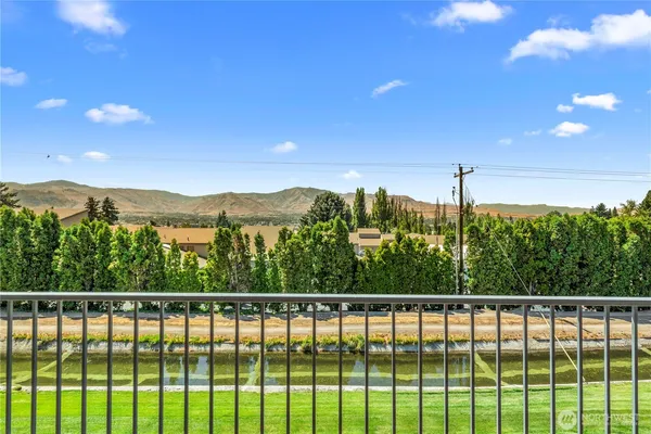 $599,900 | 351 19th Street Northeast, Unit 21, East Wenatchee, WA 98802