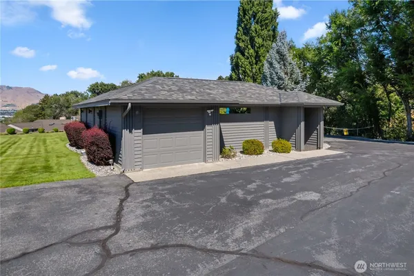 $599,900 | 351 19th Street Northeast, Unit 21, East Wenatchee, WA 98802