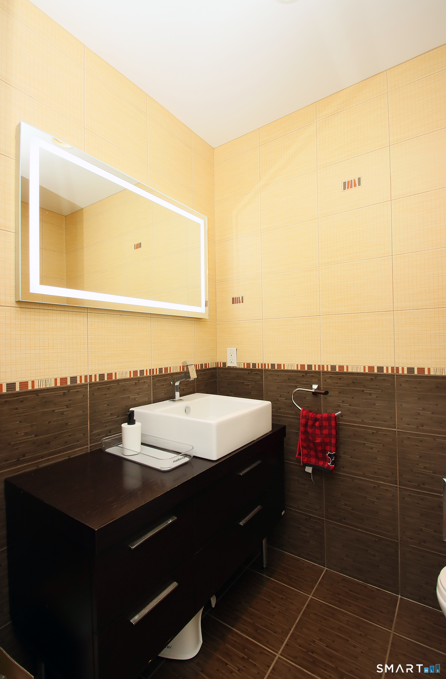 78 Sturbridge Road Easton, CT 06612 - Photo 24 of 37 Update and in the front hall