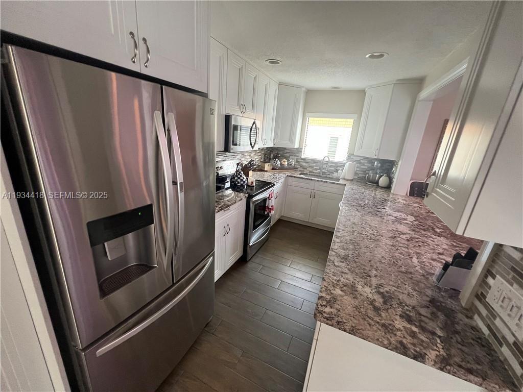 5068 Beechwood Road Delray Beach, FL 33484 - Photo 11 of 27