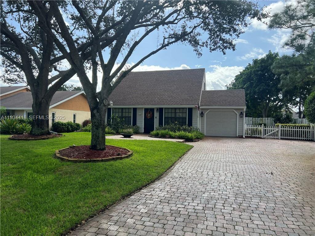 5068 Beechwood Road Delray Beach, FL 33484 - Photo 3 of 27