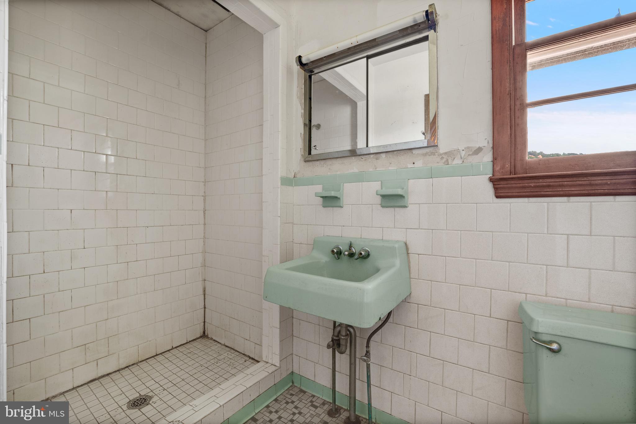 2170 Old Dairy Farm Road Gambrills, MD 21054 - Photo 13 of 47 Master bath