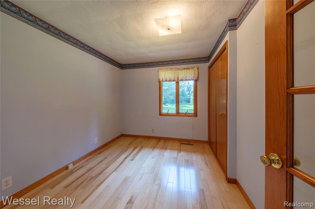 2465 Texter Road Leonard, MI 48367 - Photo 13 of 43