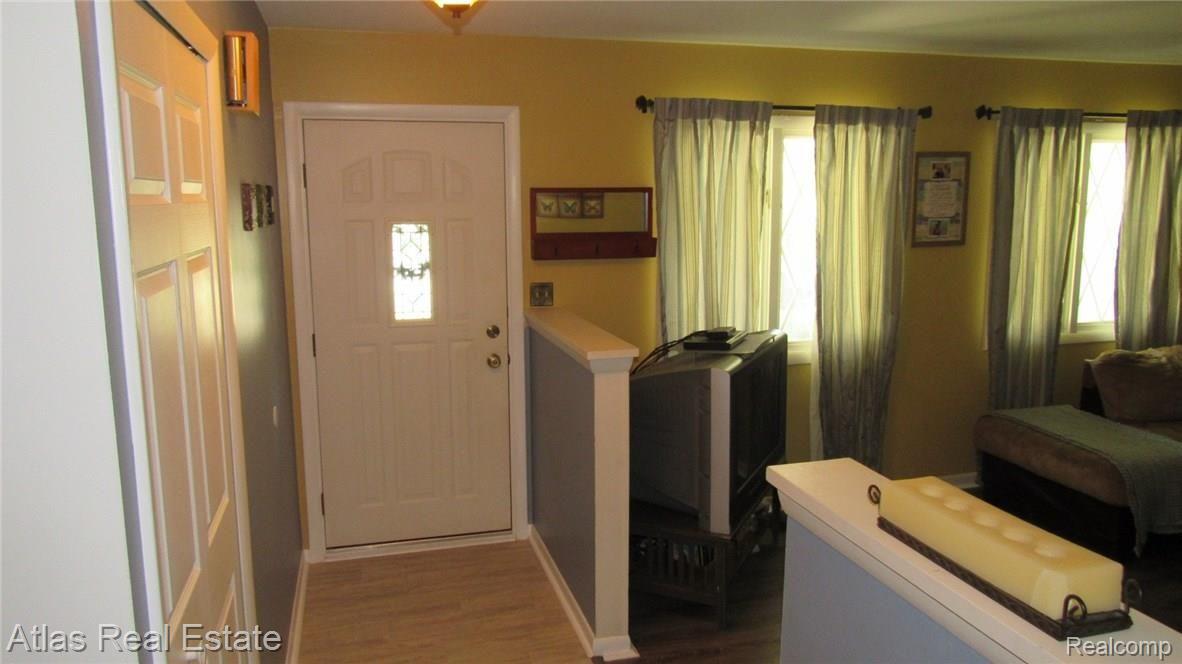 8062 Burleigh Road Grand Blanc, MI 48439 - Photo 10 of 26 IMG_7074.JPG