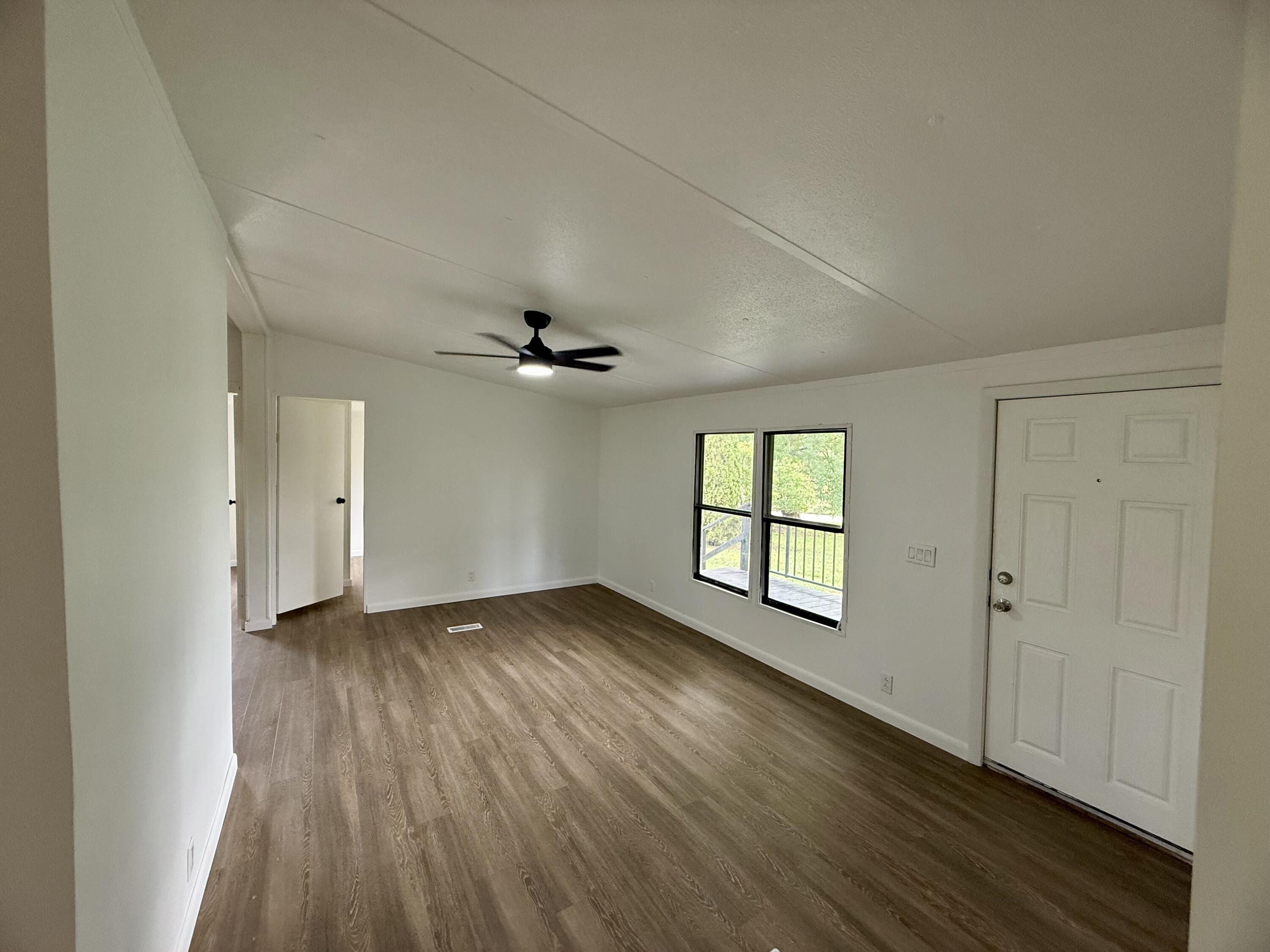 668 Echo Valley Road Lily, KY 40740 - Photo 6 of 21 IMG_6023