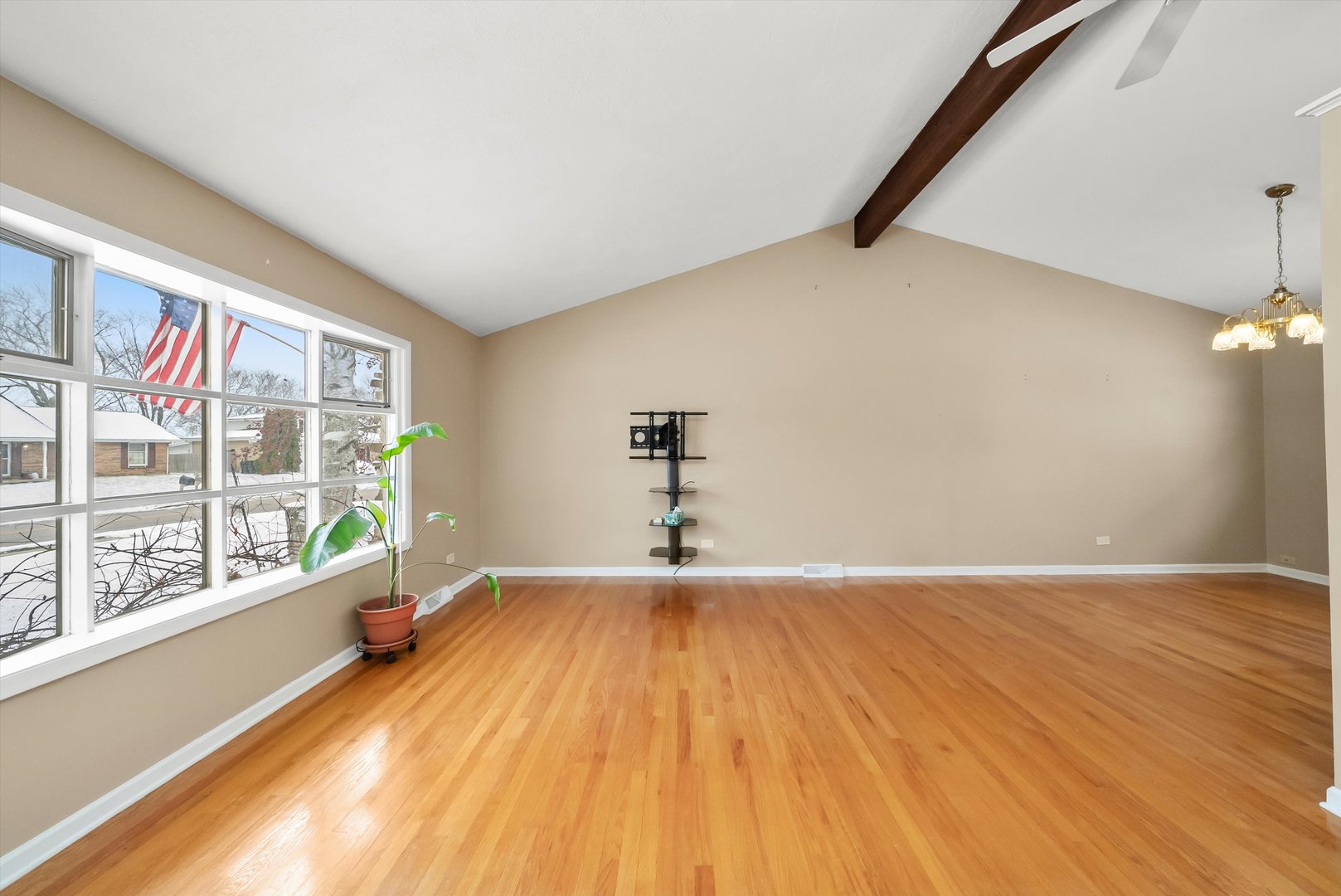 540 Beck Road Lindenhurst, IL 60046 - Photo 6 of 48 Gallery Image 6