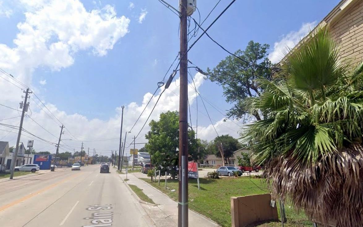 4514 North Main Street Houston, TX 77009 - Photo 5 of 15 STREETVIEW OF LOT ON THE RIGHT