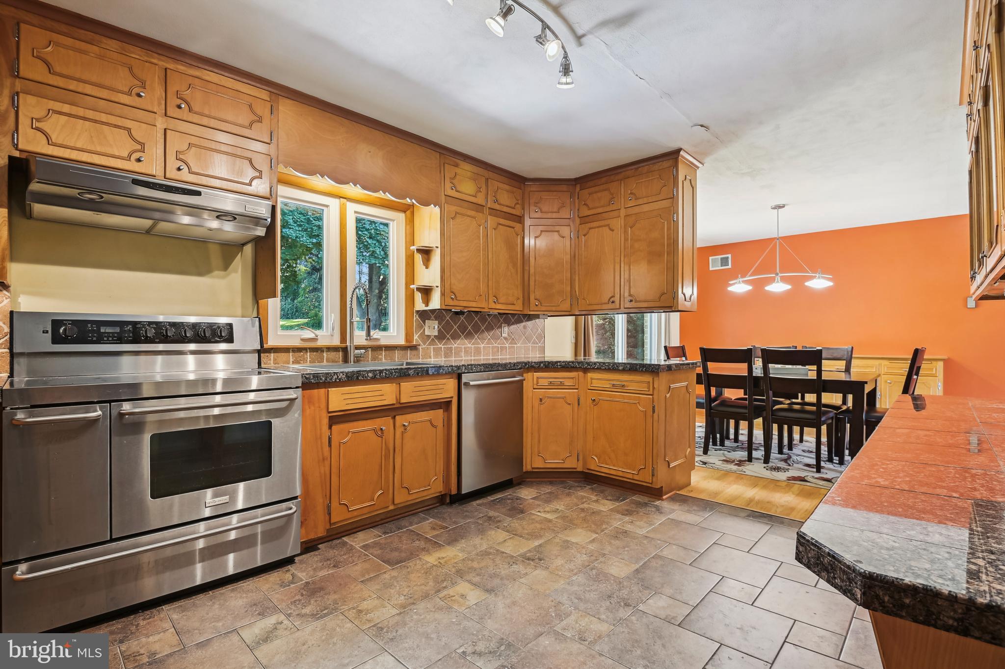1628 Mayberry Road Westminster, MD 21158 - Photo 5 of 37 Step into kitchen with granite counter tops