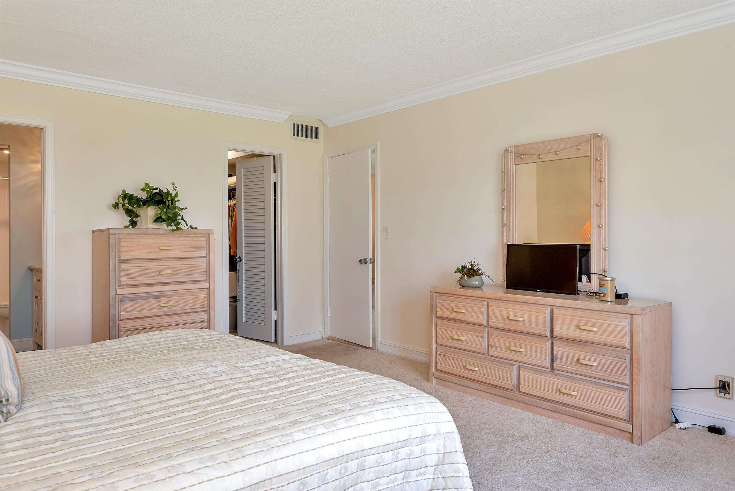 157 Atlantis Boulevard, Unit 102 Atlantis, FL 33462 - Photo 33 of 44 102 - 034
