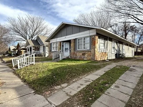 $299,900 | 2115 Hurley Avenue, Fort Worth, TX 76110