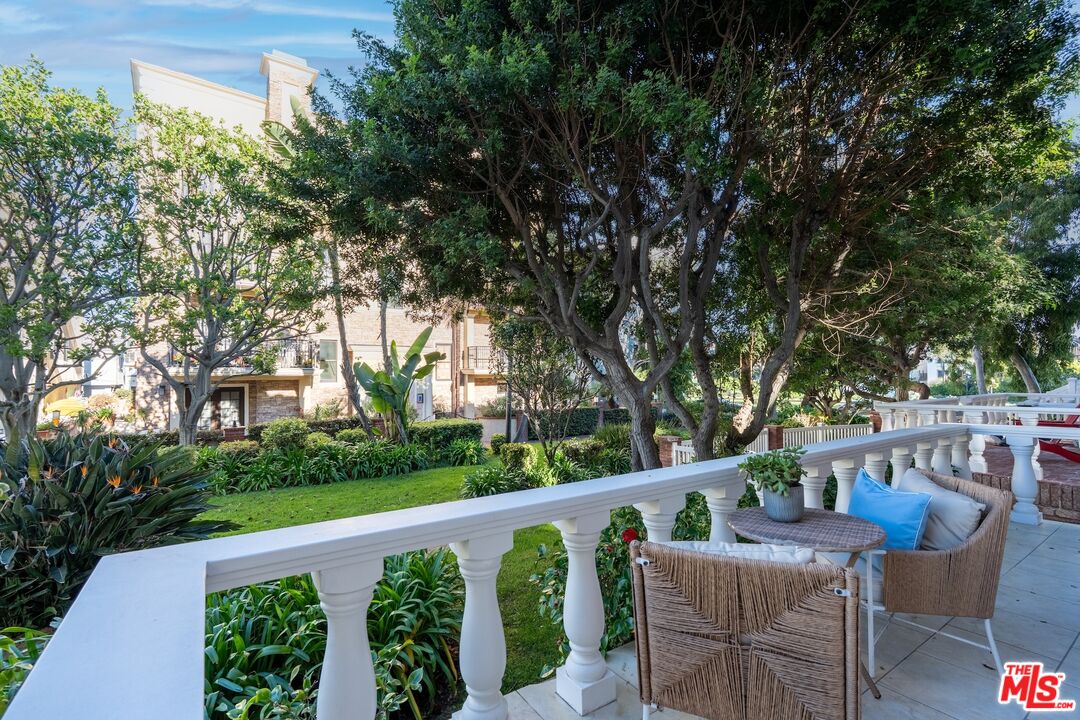 20 Ketch Street, Unit 1 Marina del Rey, CA 90292 - Photo 1 of 37