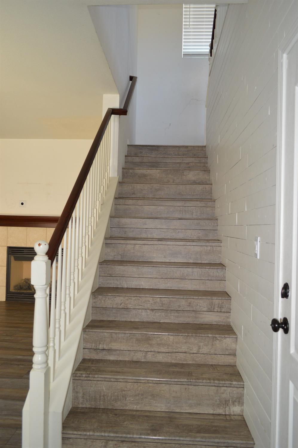 4227 Ivory Lane Turlock, CA 95382 - Photo 18 of 60 a view of entryway