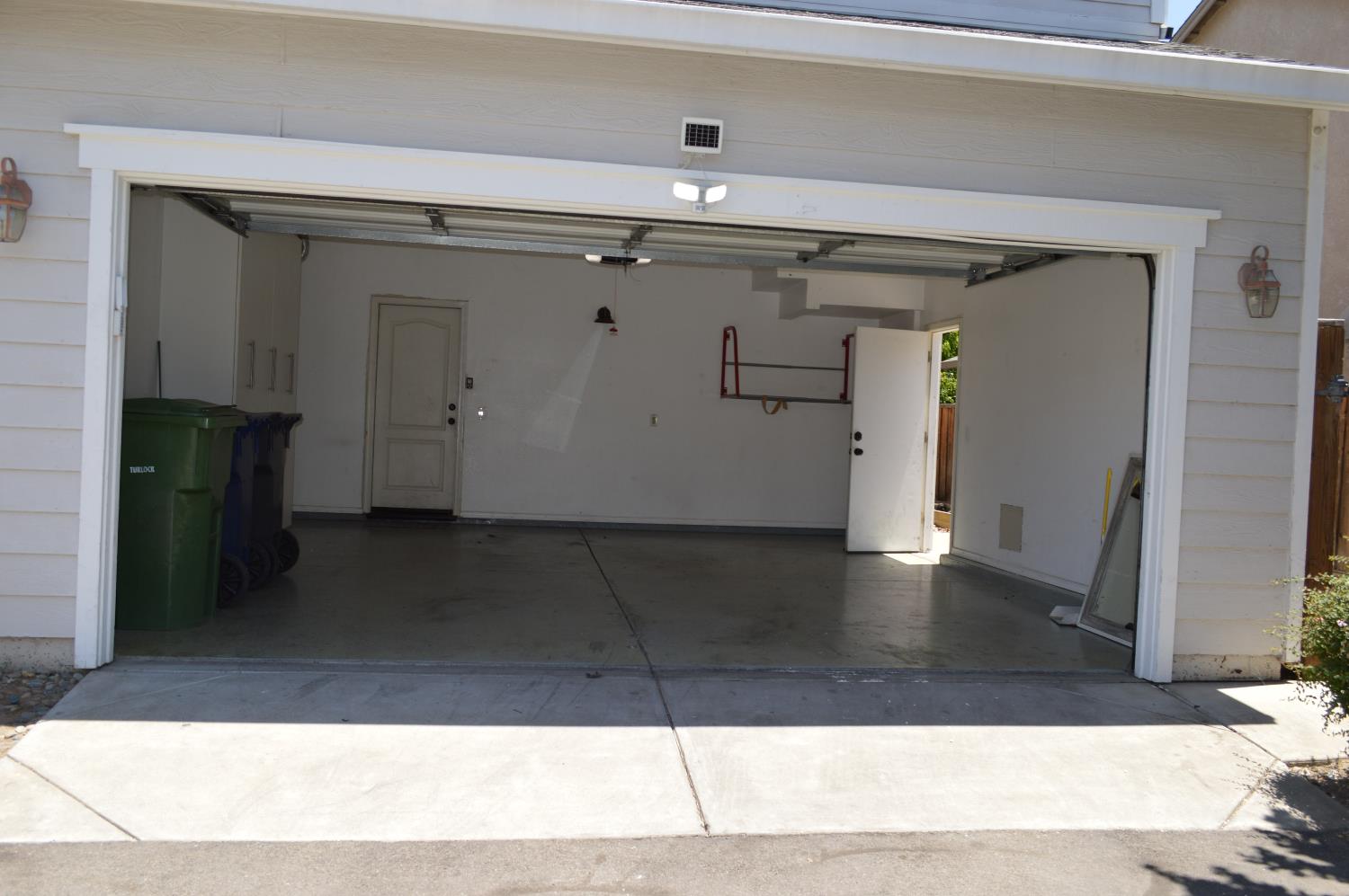 4227 Ivory Lane Turlock, CA 95382 - Photo 54 of 60 a view of a garage