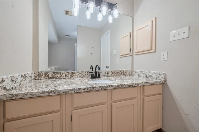 $2,000 | 6907 Yardley Drive, Katy, TX 77494