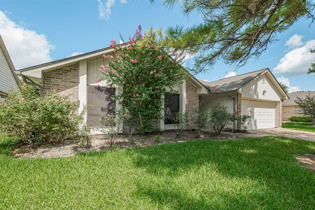 $2,000 | 6907 Yardley Drive, Katy, TX 77494