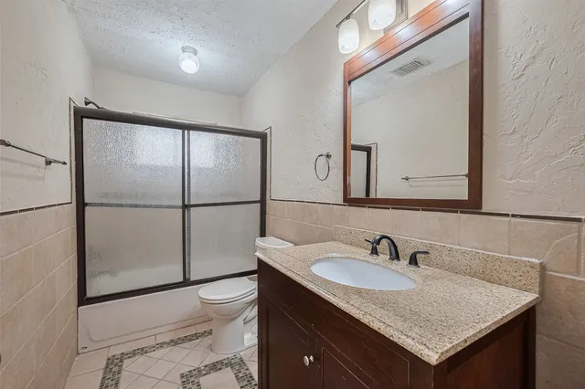 $2,000 | 6907 Yardley Drive, Katy, TX 77494